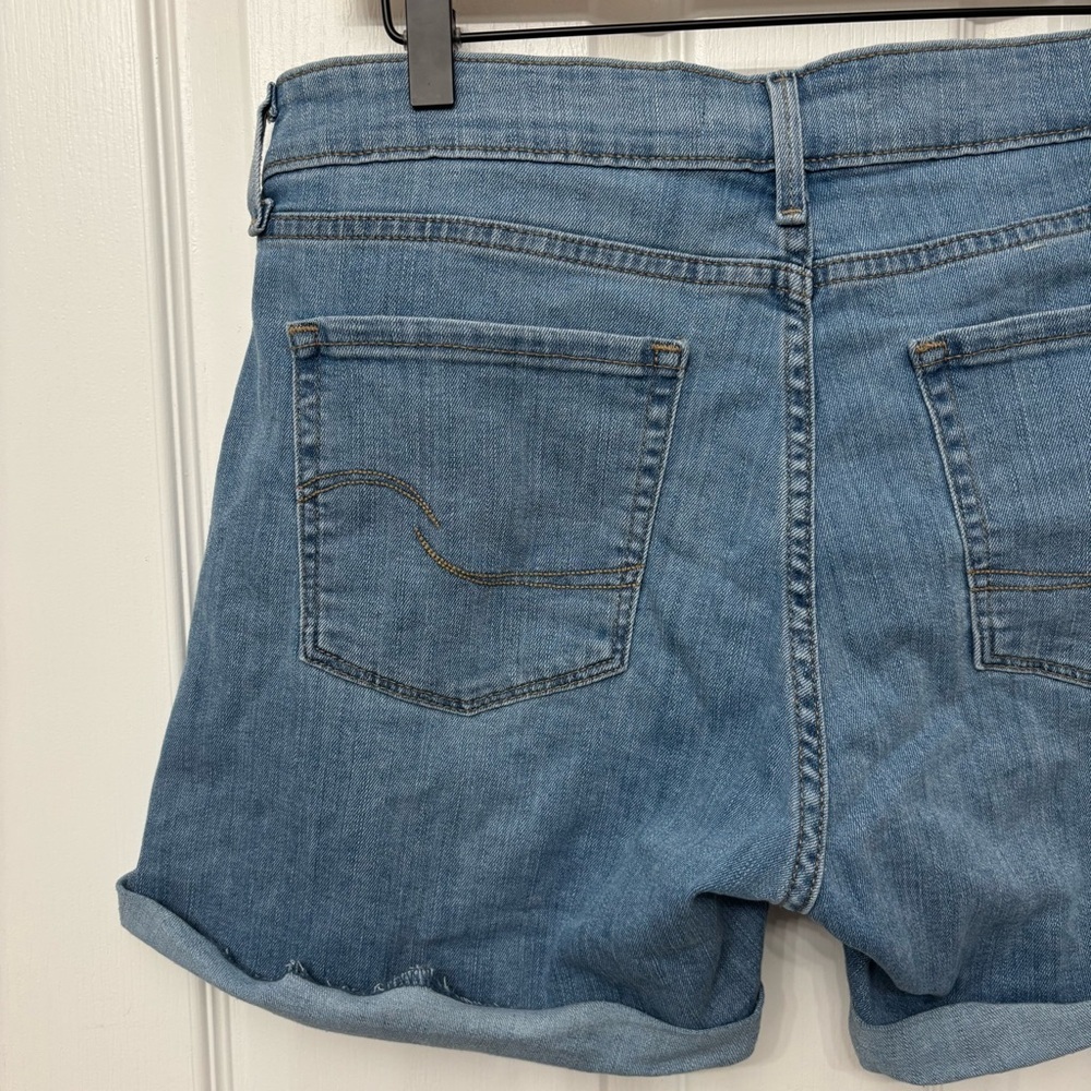 Light Wash Cuffed Denim Shorts | Levi’s 10 (W30) - Picture 9 of 12